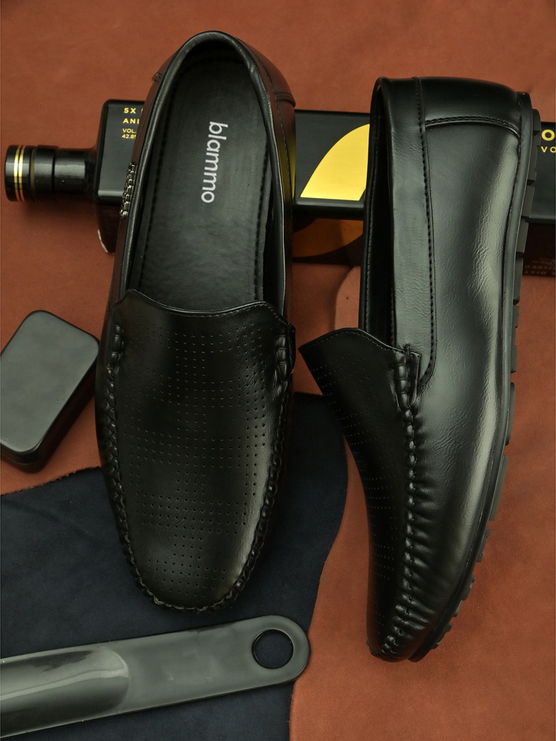 

Blammo Men Black Colourblocked Slip-On Sneakers
