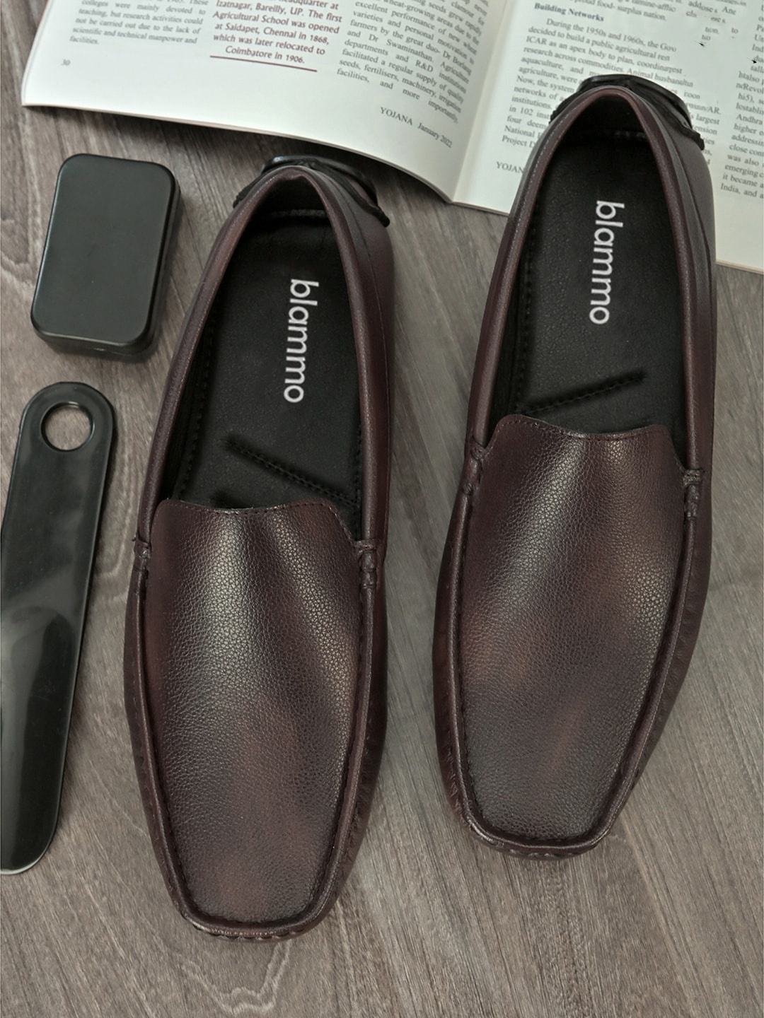 

Blammo Men Brown Textured Loafers