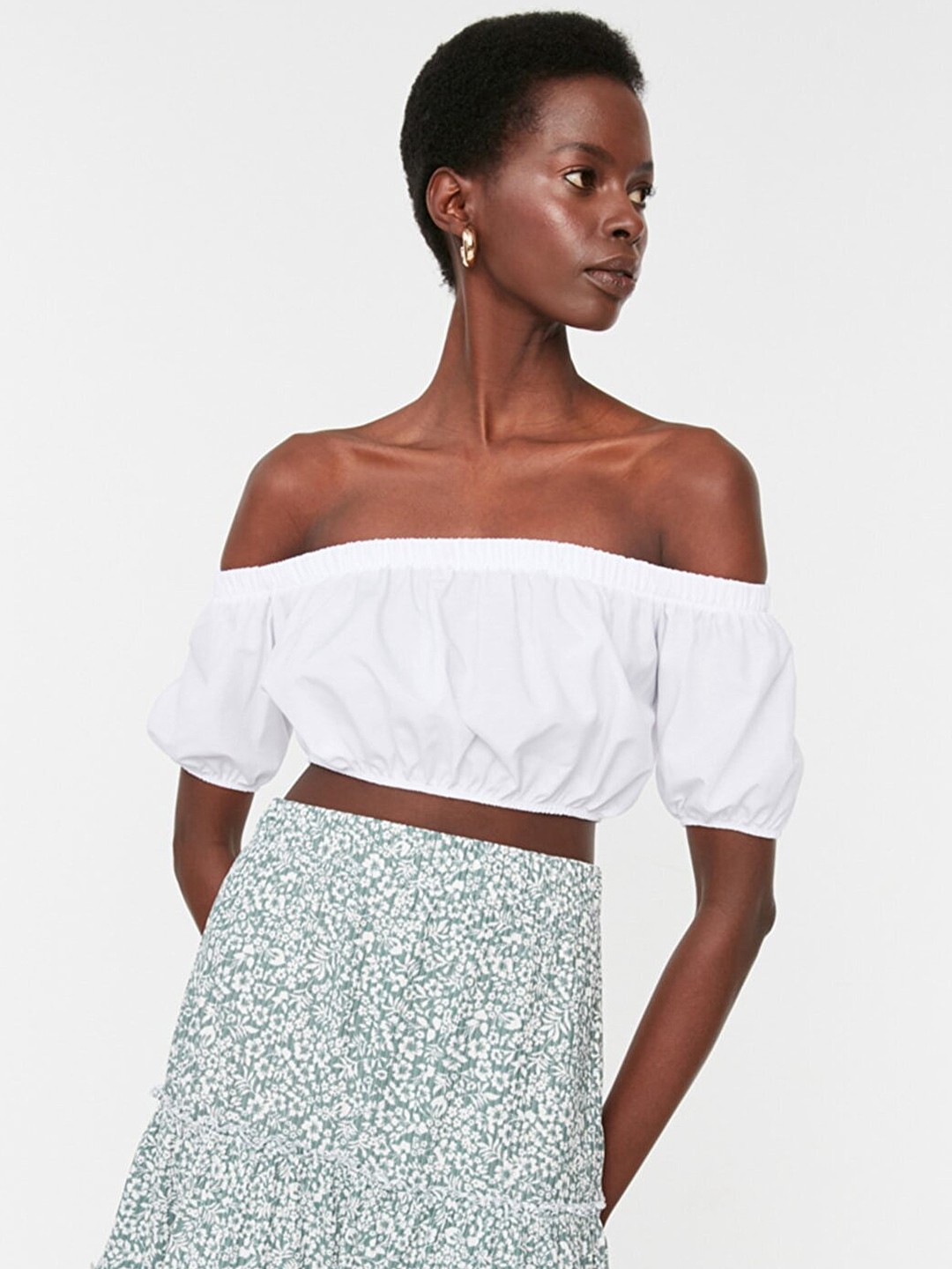 

Trendyol White Off-Shoulder Bardot Crop Top
