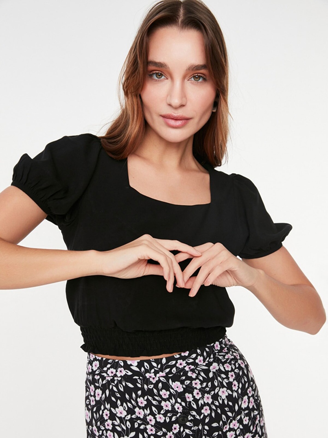

Trendyol Black Square Neck Puff Sleeves Blouson Top