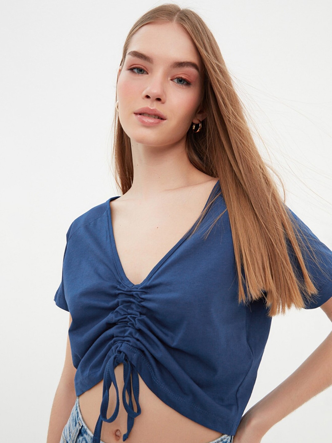 

Trendyol Navy Blue Solid Pure Cotton Crop Top