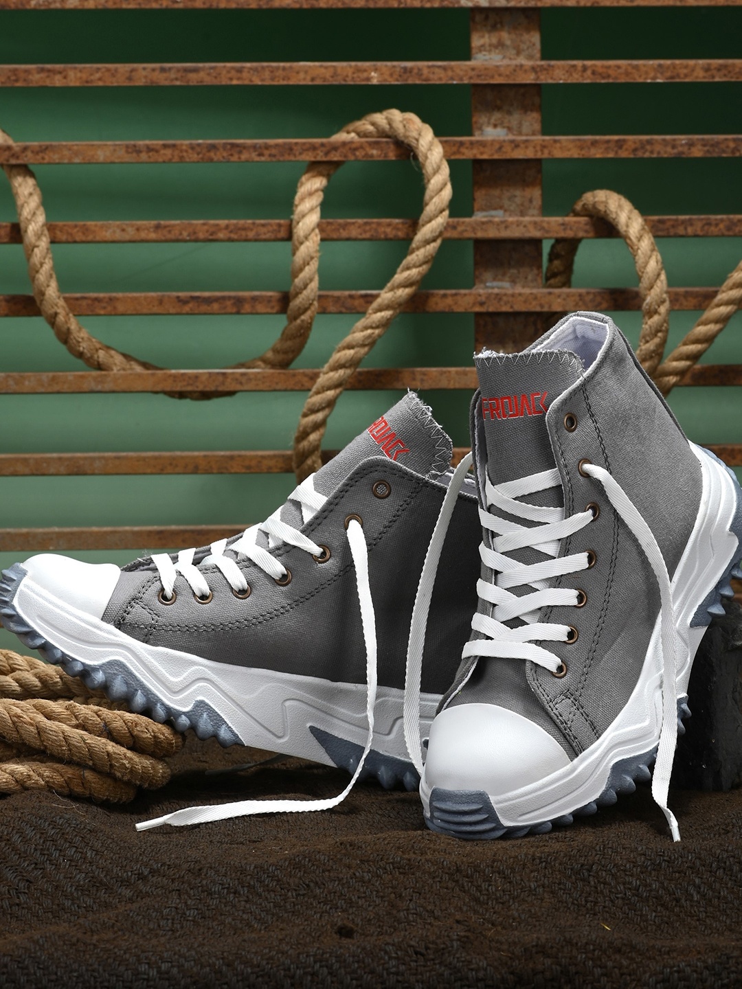 

AfroJack Women Grey Colourblocked Sneakers