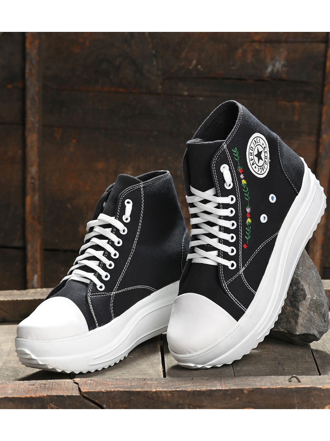 

AfroJack Women Black Colourblocked Sneakers