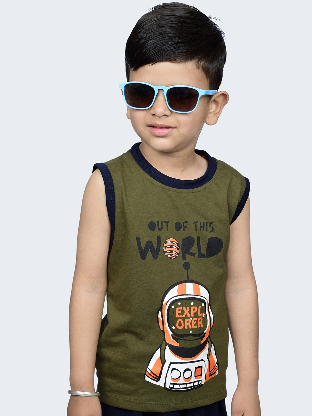 

3BROS Kids Green Typography Printed Raw Edge T-shirt