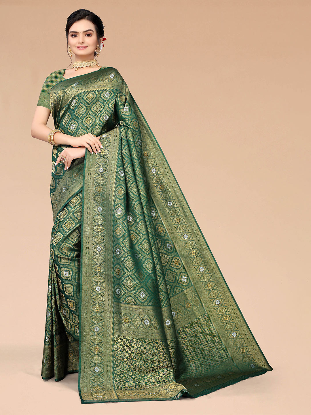 

Mitera Green & Gold-Toned Ethnic Motifs Zari Silk Blend Banarasi Saree