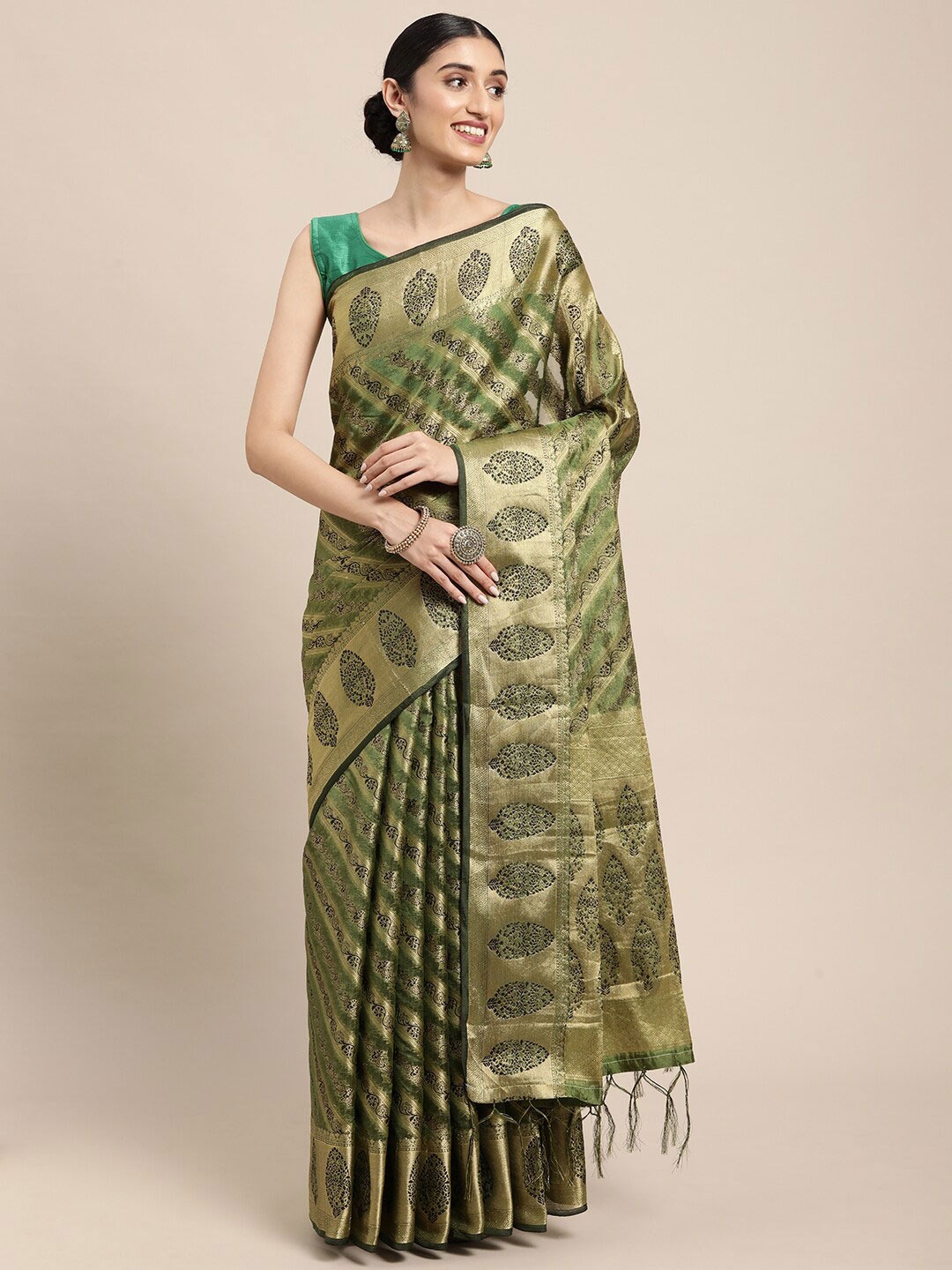 

GAJARAI Green & Gold-Toned Woven Design Zari Organza Banarasi Saree