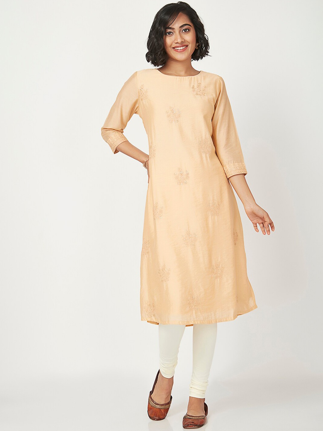 

Ethnicity Women Cream-Coloured Embroidered Thread Work Kurta