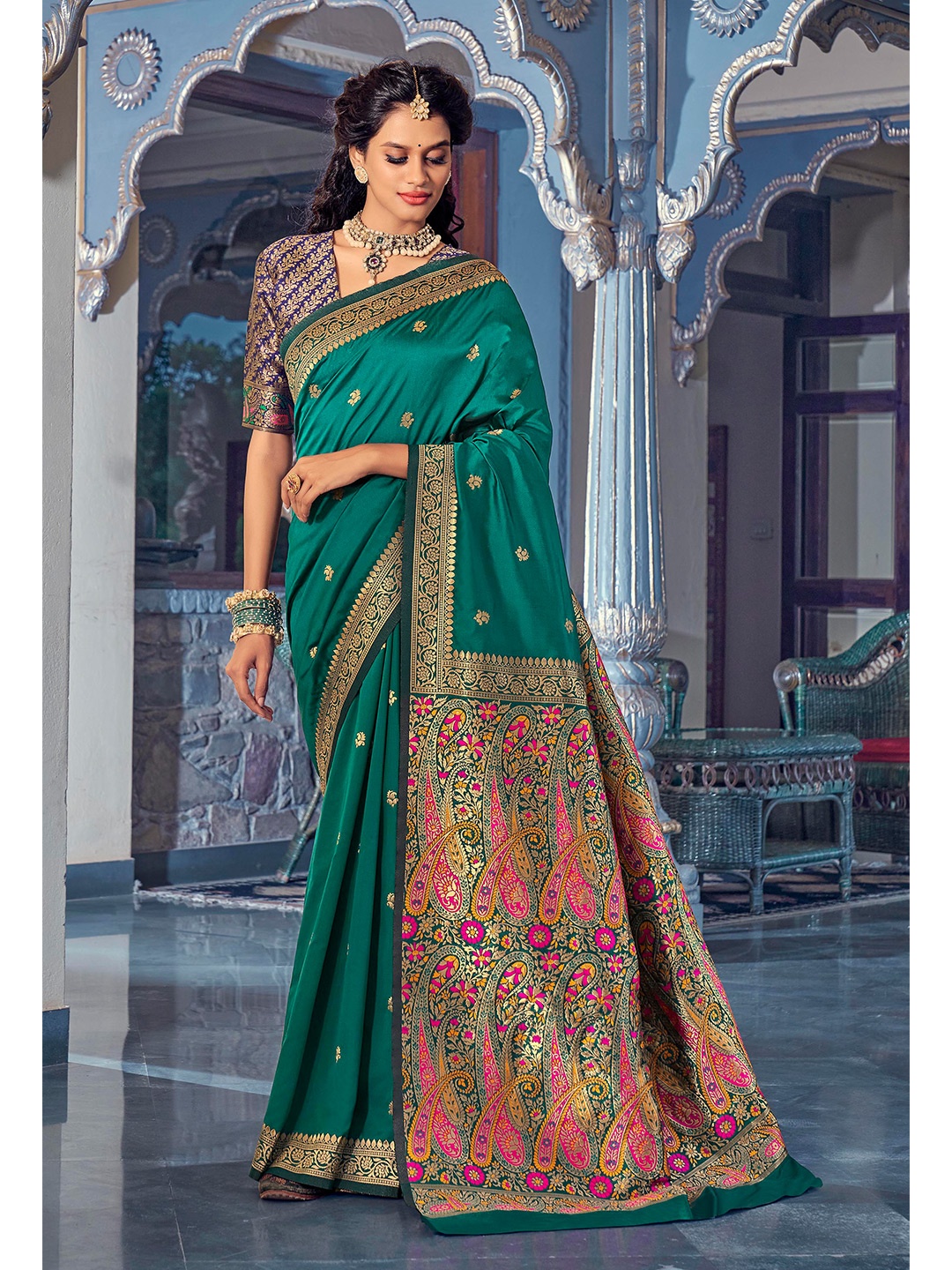

elora Green & Red Woven Design Zari Silk Blend Paithani Saree
