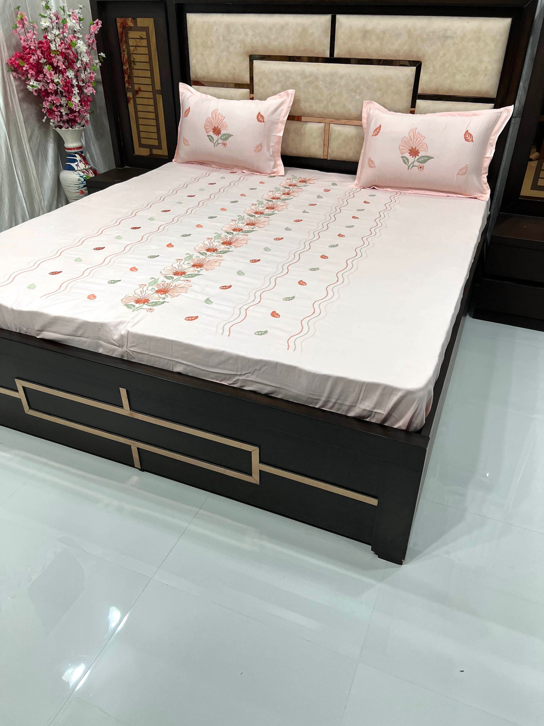 

Pure Decor Pink & Green Floral King Bedsheet with 2 Pillow Covers