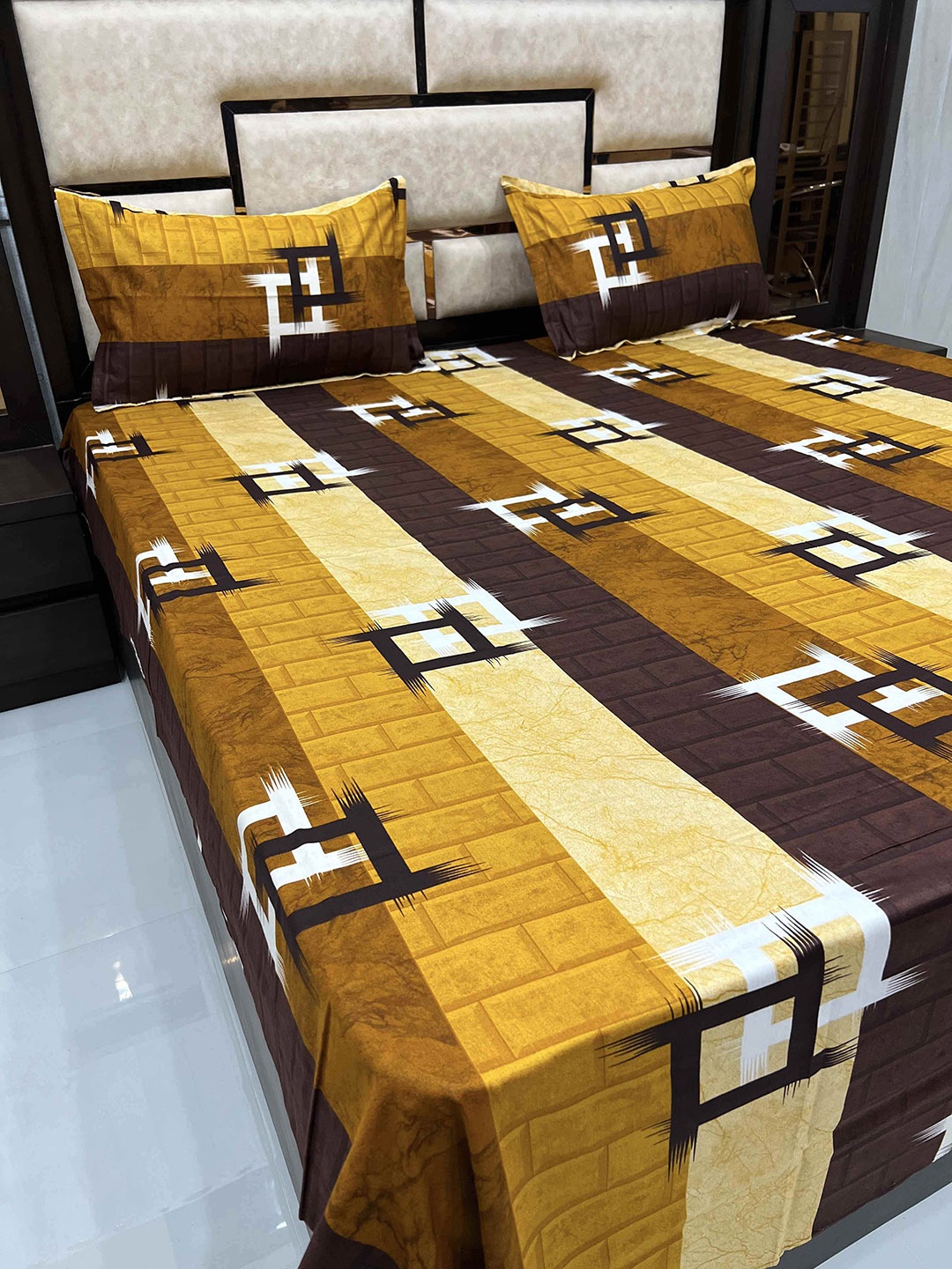 

Pure Decor Yellow & Brown Geometric 400 TC Queen Bedsheet with 2 Pillow Covers