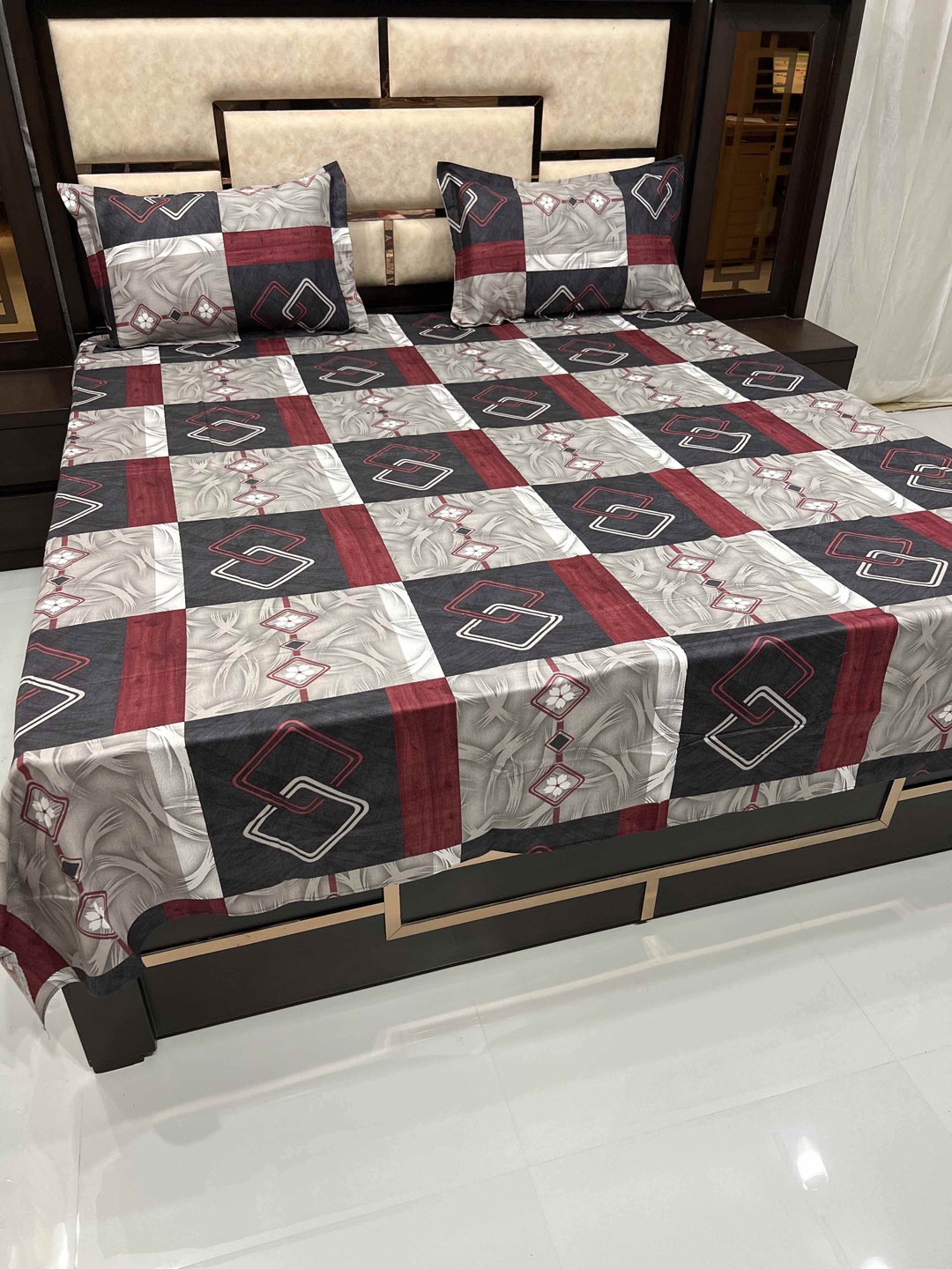 

Pure Decor Grey & Red Geometric 400 TC Queen Bedsheet with 2 Pillow Covers