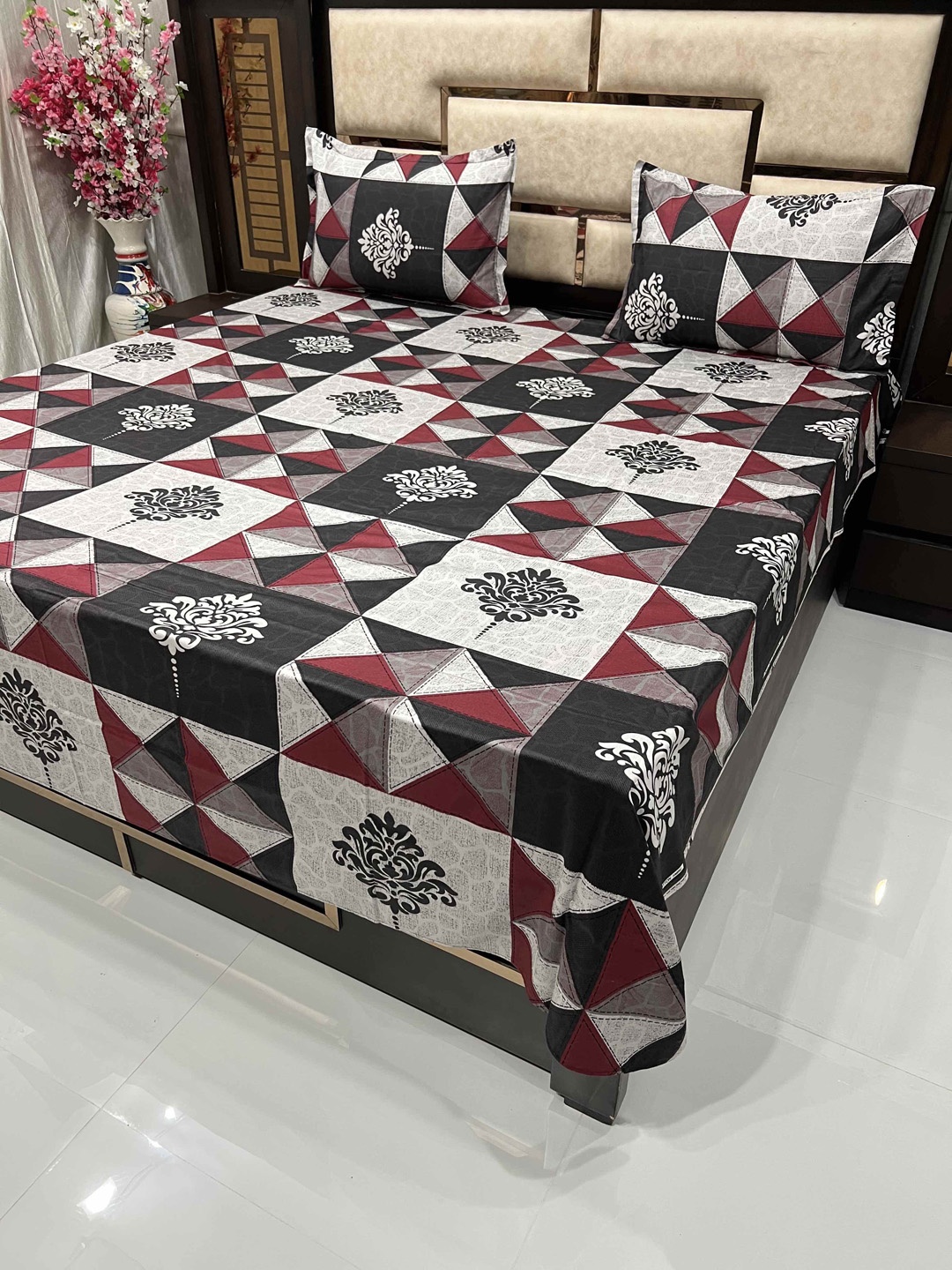 

Pure Decor Maroon & Grey Geometric 400 TC Queen Bedsheet with 2 Pillow Covers