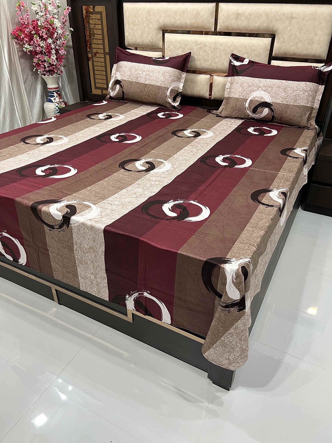

Pure Decor Maroon & White Geometric 400 TC Queen Bedsheet with 2 Pillow Covers