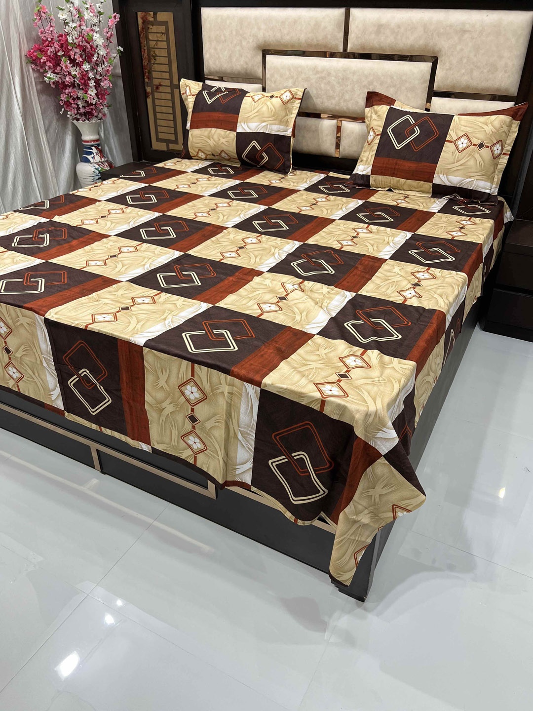 

Pure Decor Brown & Red Geometric 400 TC Queen Bedsheet with 2 Pillow Covers