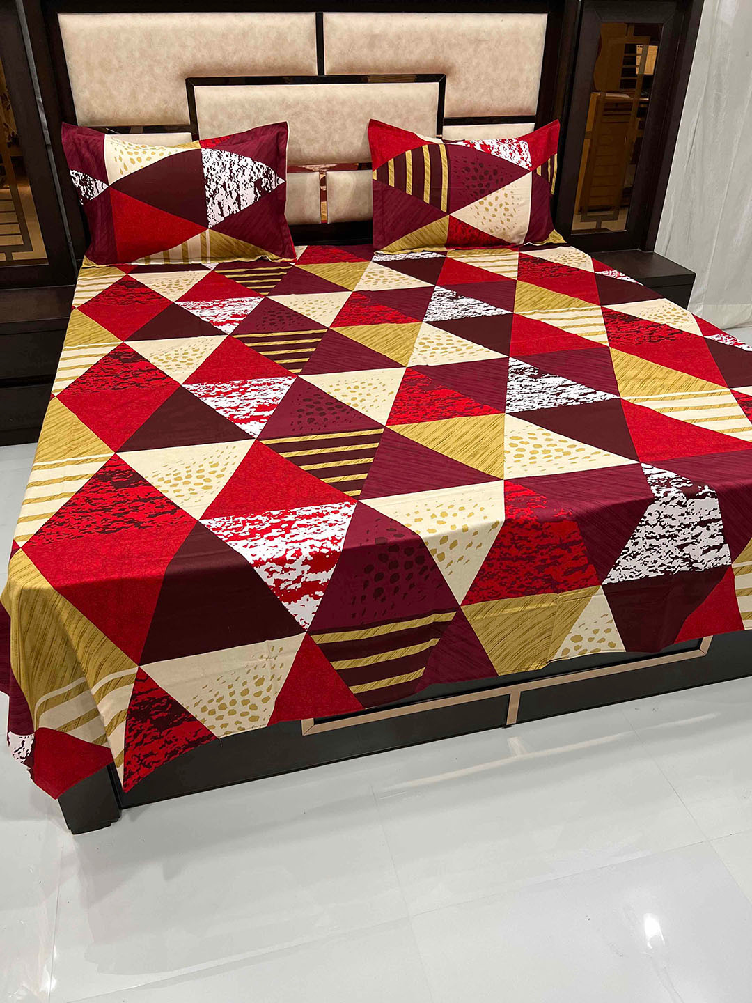 

Pure Decor Red 400 TC Cotton Queen Size Bedsheet