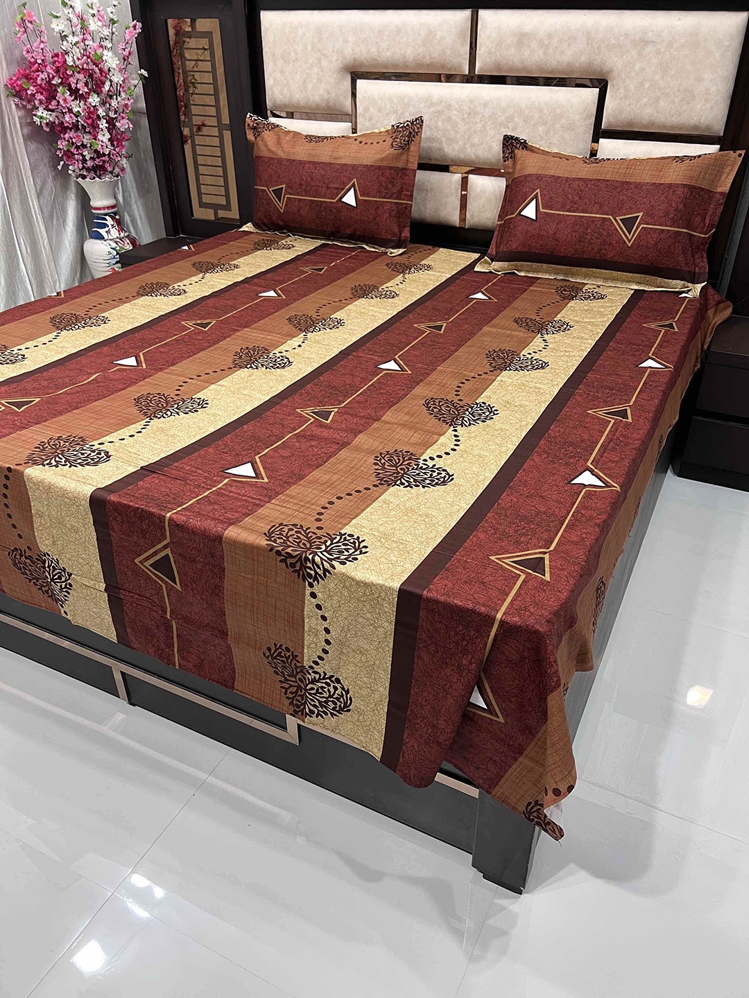 

Pure Decor Brown 400 TC Pure Cotton Queen Size Bedsheet With Pillow Covers, Maroon