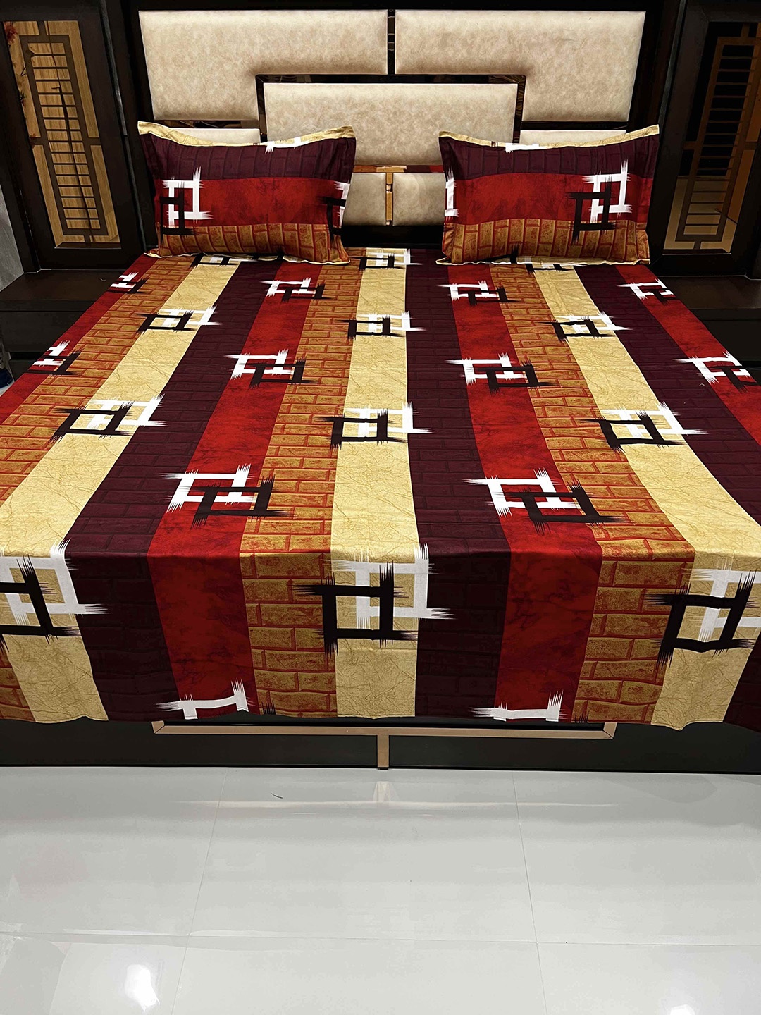 

Pure Decor Red & Maroon Geometric 400 TC Queen Bedsheet with 2 Pillow Covers
