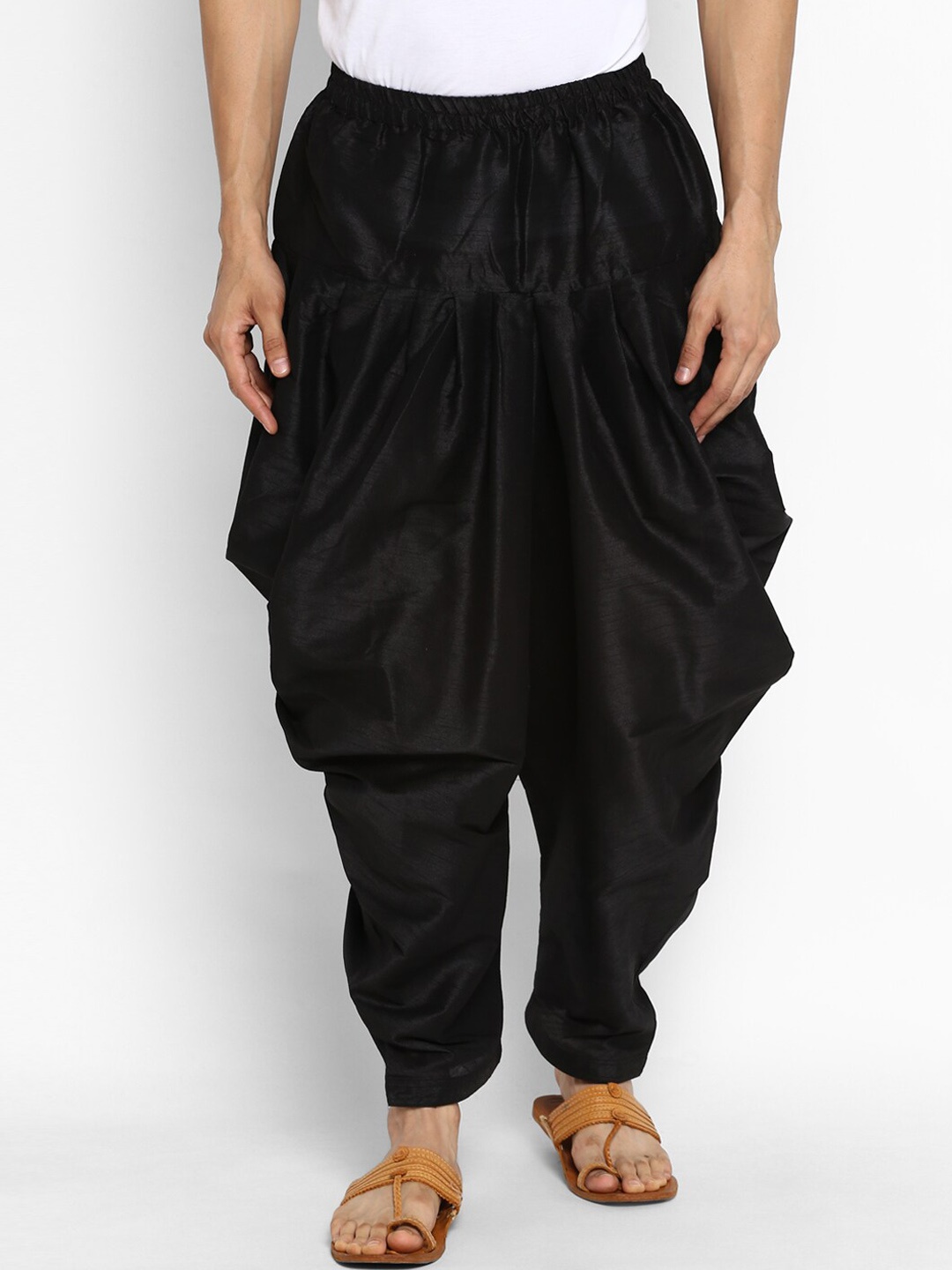 

ROYAL KURTA Men Black Solid Loose-Fit Pyjama