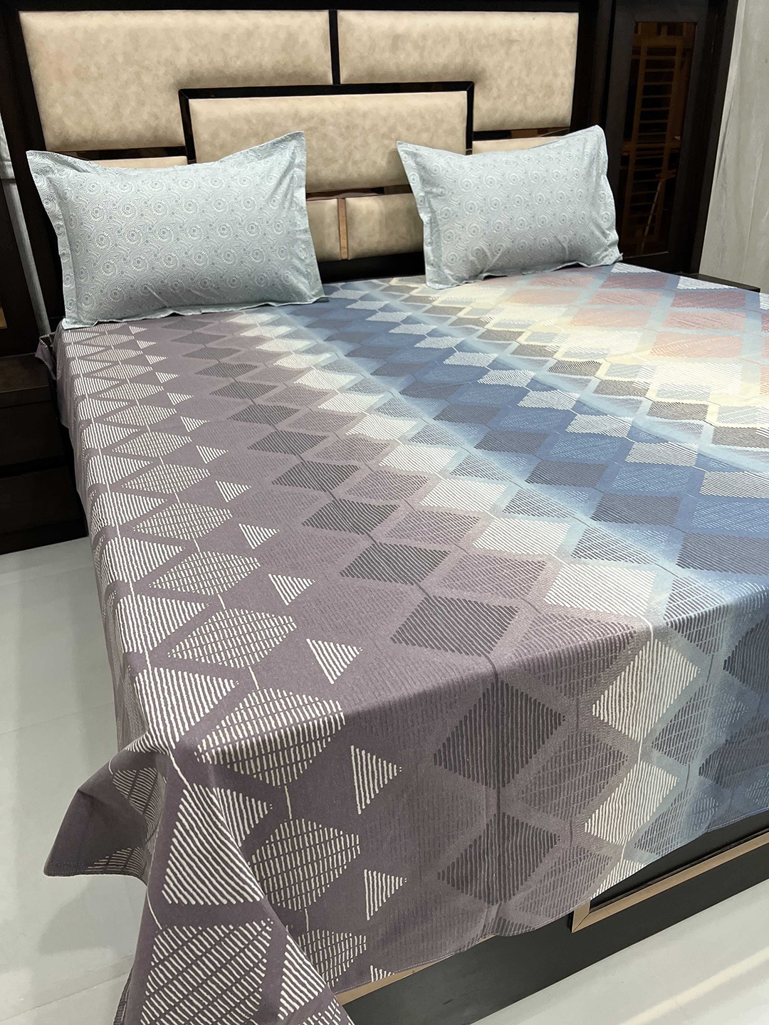 

Pure Decor Grey & Blue 300 TC Queen Size Cotton Bedsheet