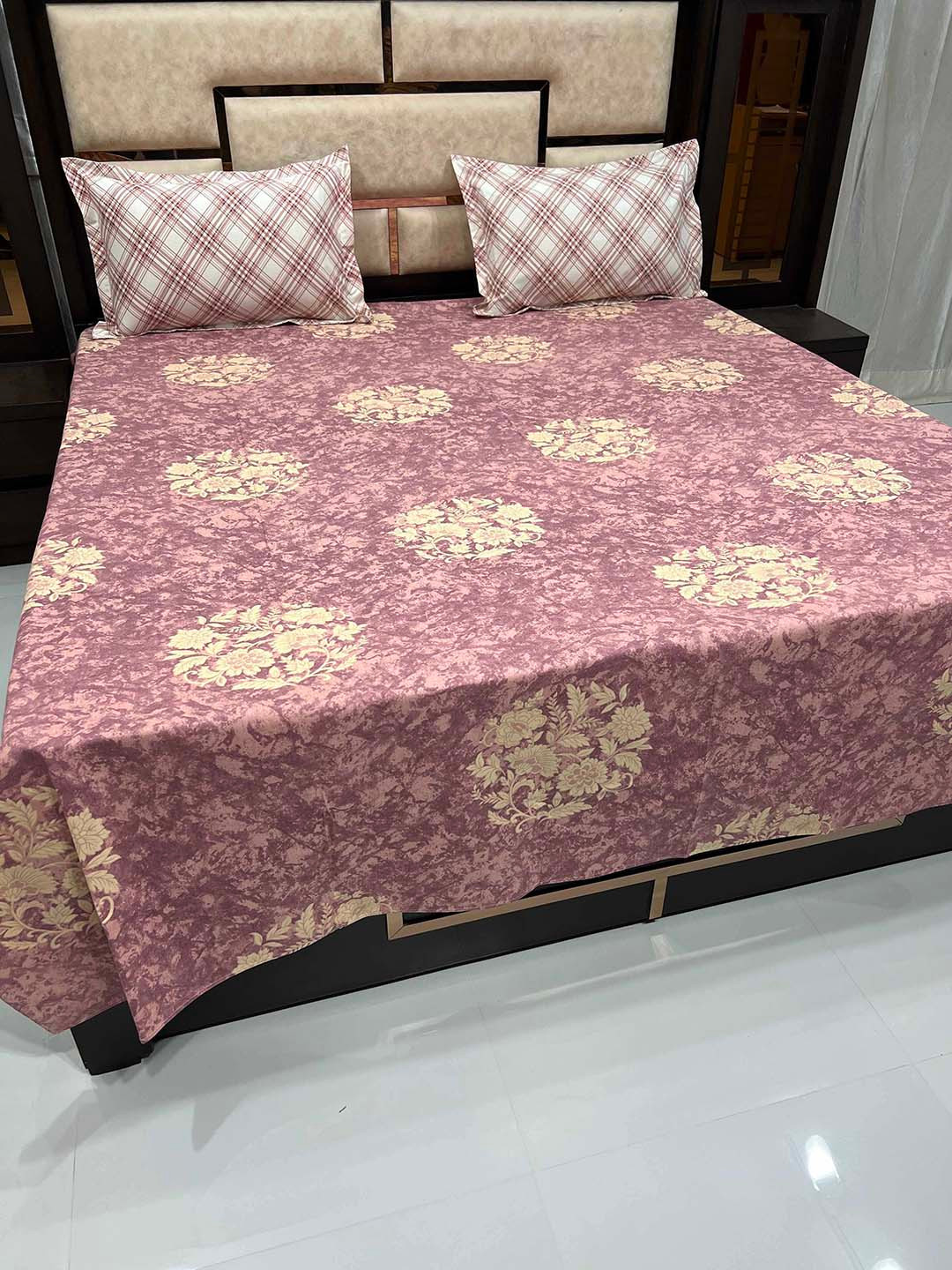 

Pure Decor Peach-Coloured & Yellow Floral 300 TC Queen Bedsheet with 2 Pillow Covers