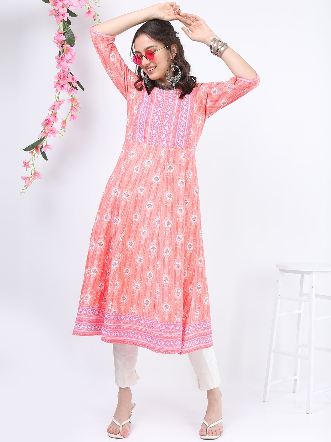 

Vishudh Women Peach-Coloured Floral Printed Flared Sleeves Kurta
