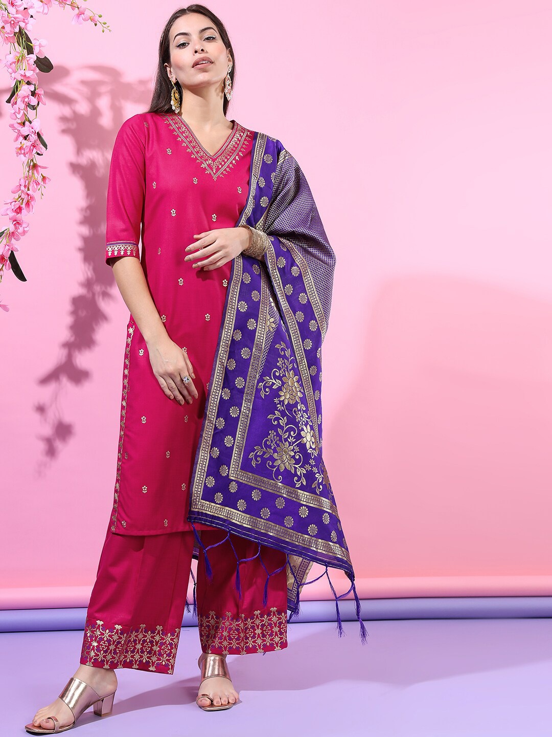 

Vishudh Women Floral Viscose Rayon Kurta Set, Pink