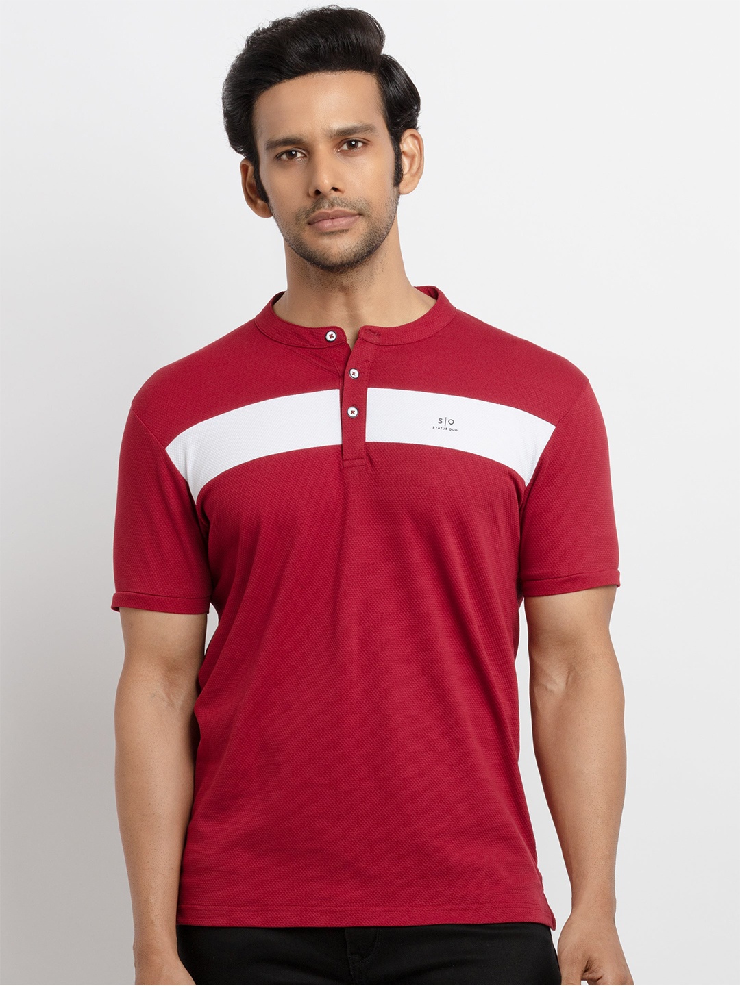 

Status Quo Men Maroon Colourblocked Henley Neck T-shirt