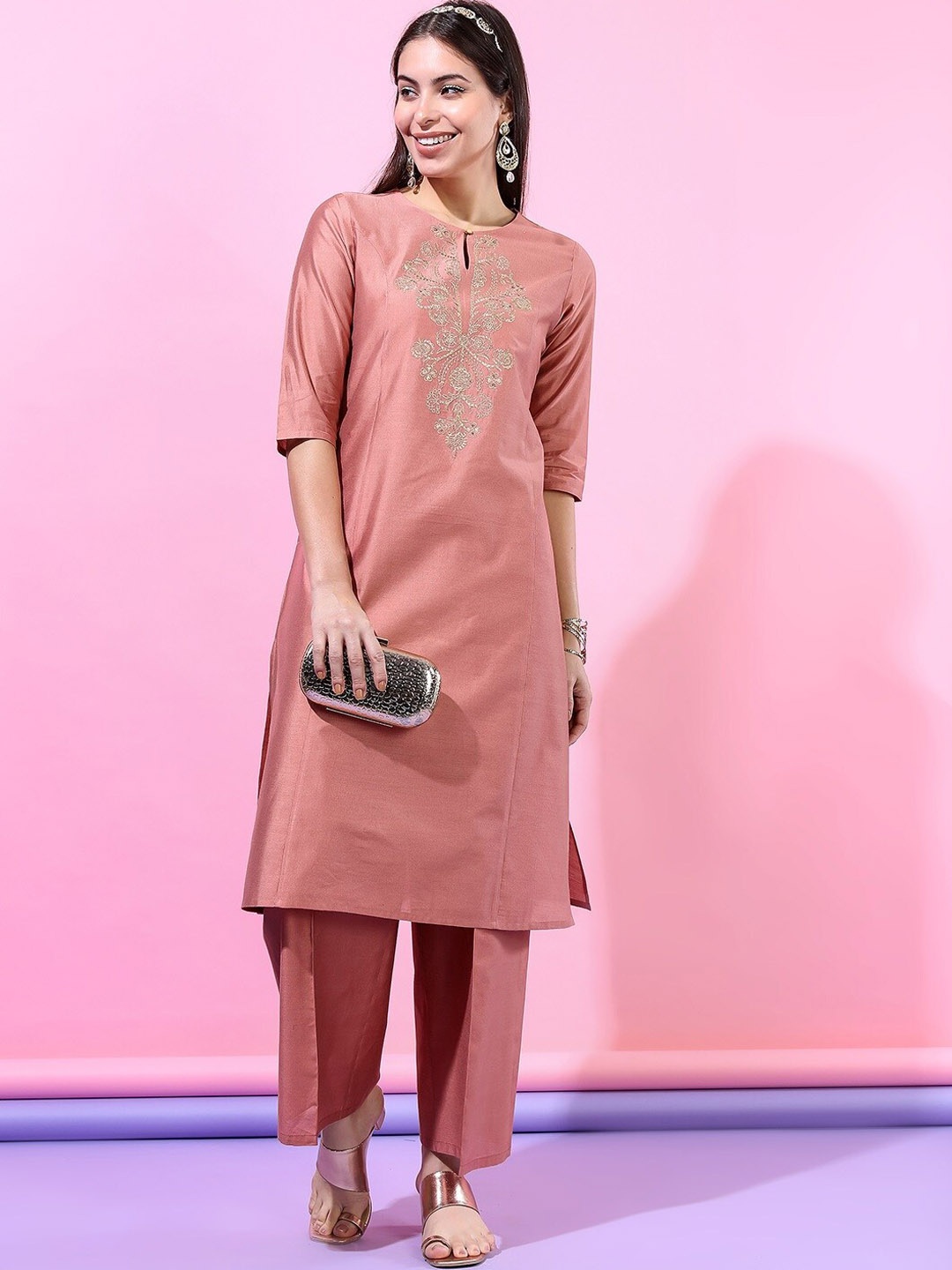 

Vishudh Women Orange Floral Embroidered Straight Kurta With Trousers