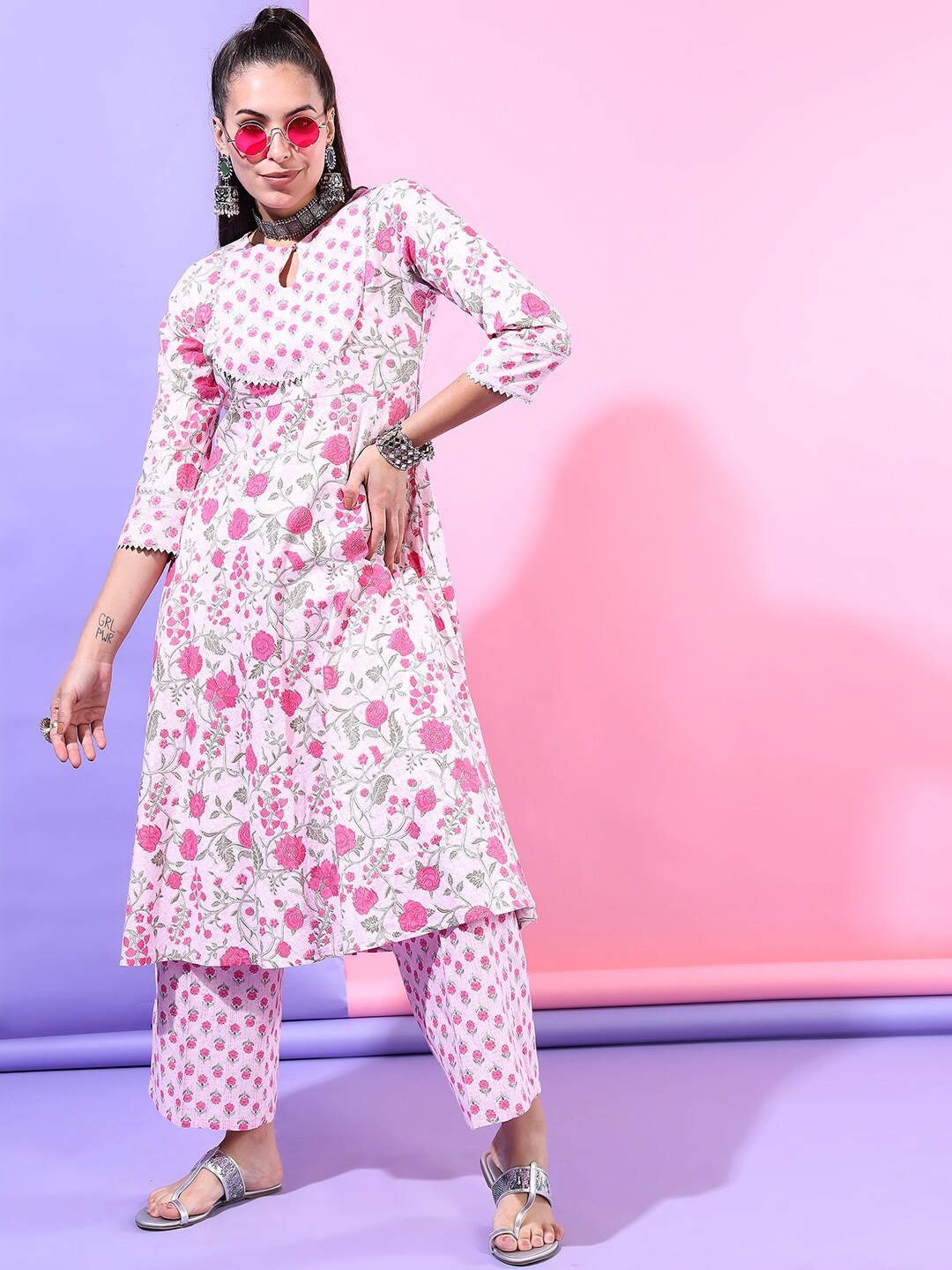 

Vishudh Women Pink Printed Straight Kurta With Palazzo & With Dupatta