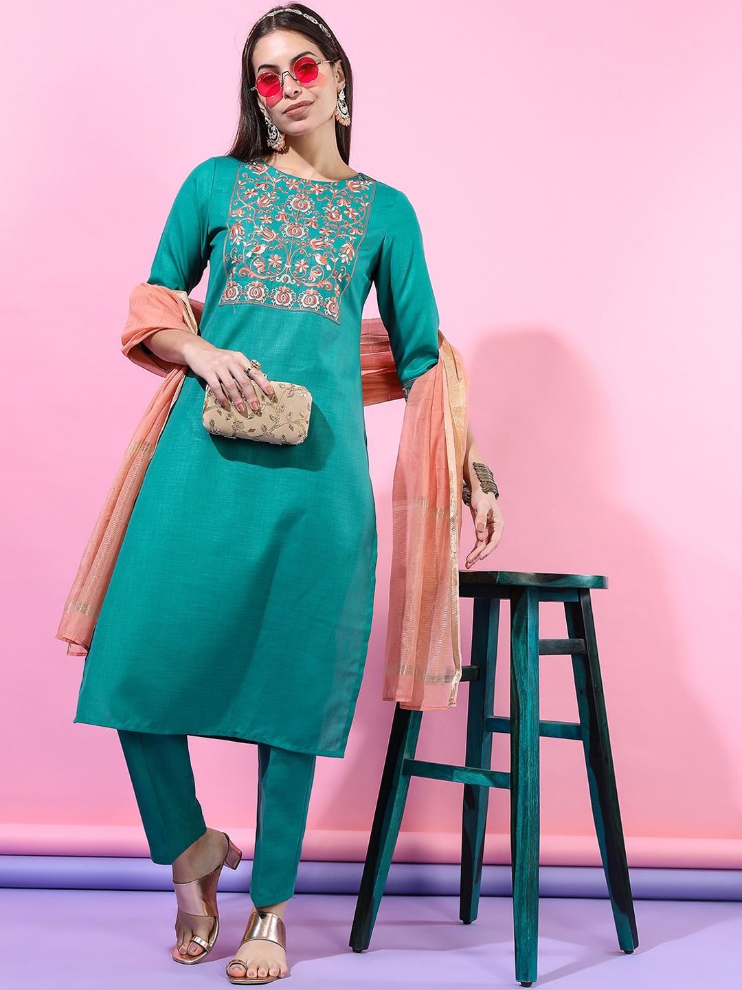 

Vishudh Women Green Embriodered Straight Kurta With Trousers & With Dupatta