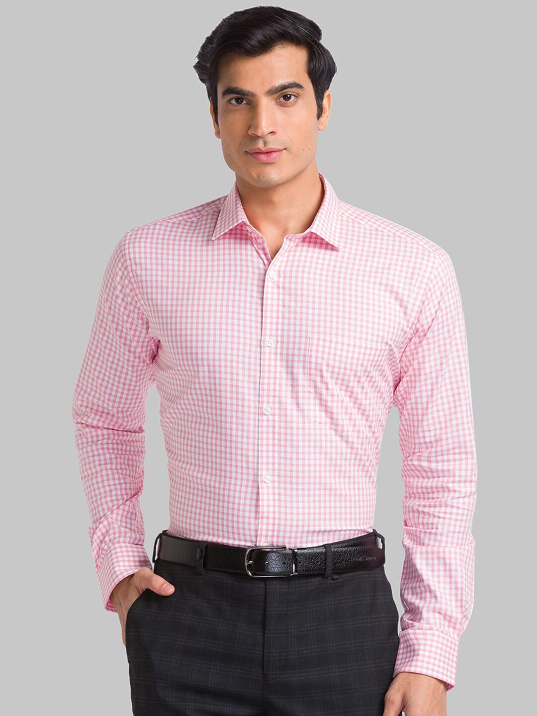 

Park Avenue Men Red Slim Fit Checked Formal Shirt