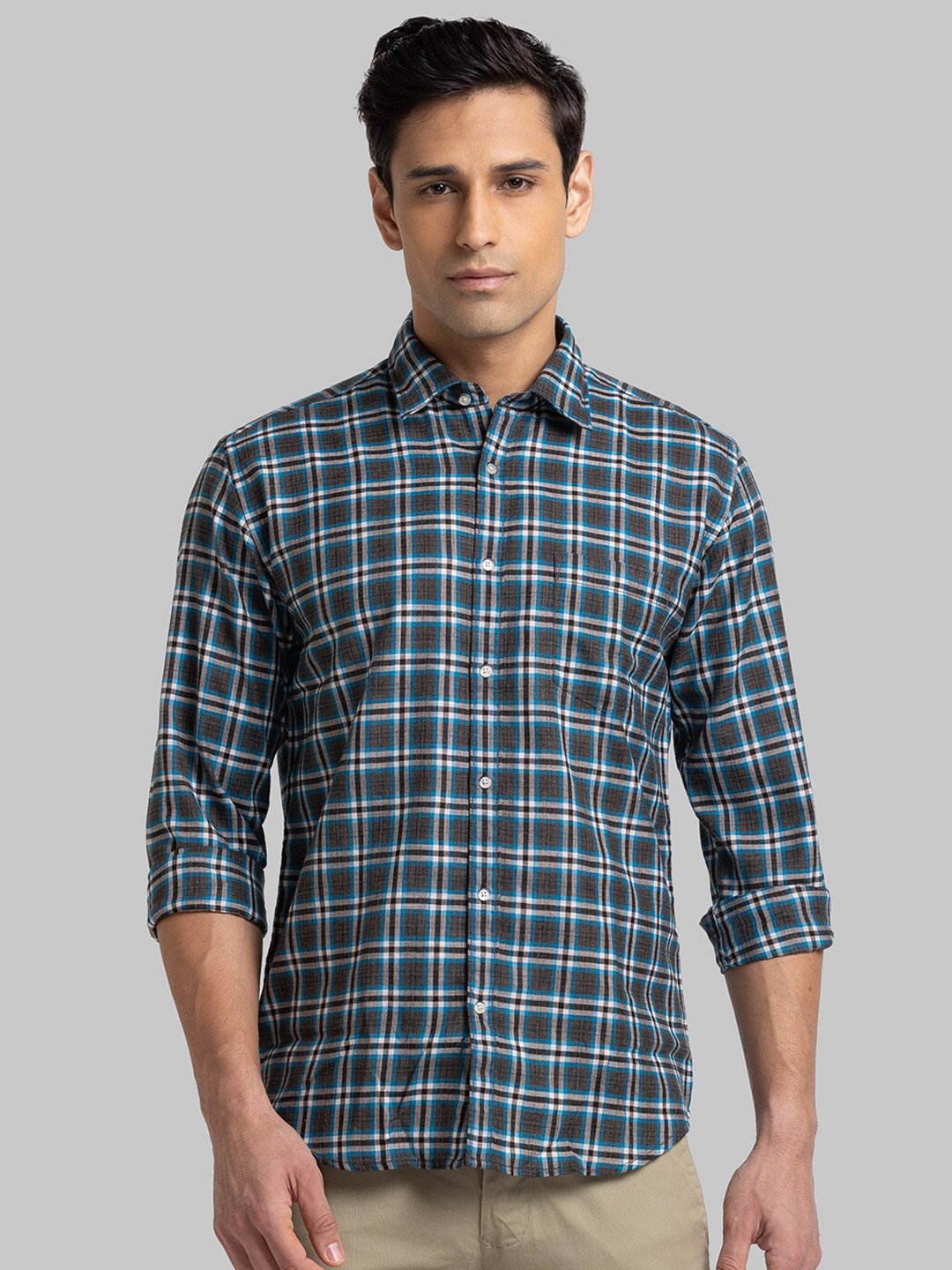 

Parx Men Grey Slim Fit Checked Casual Shirt