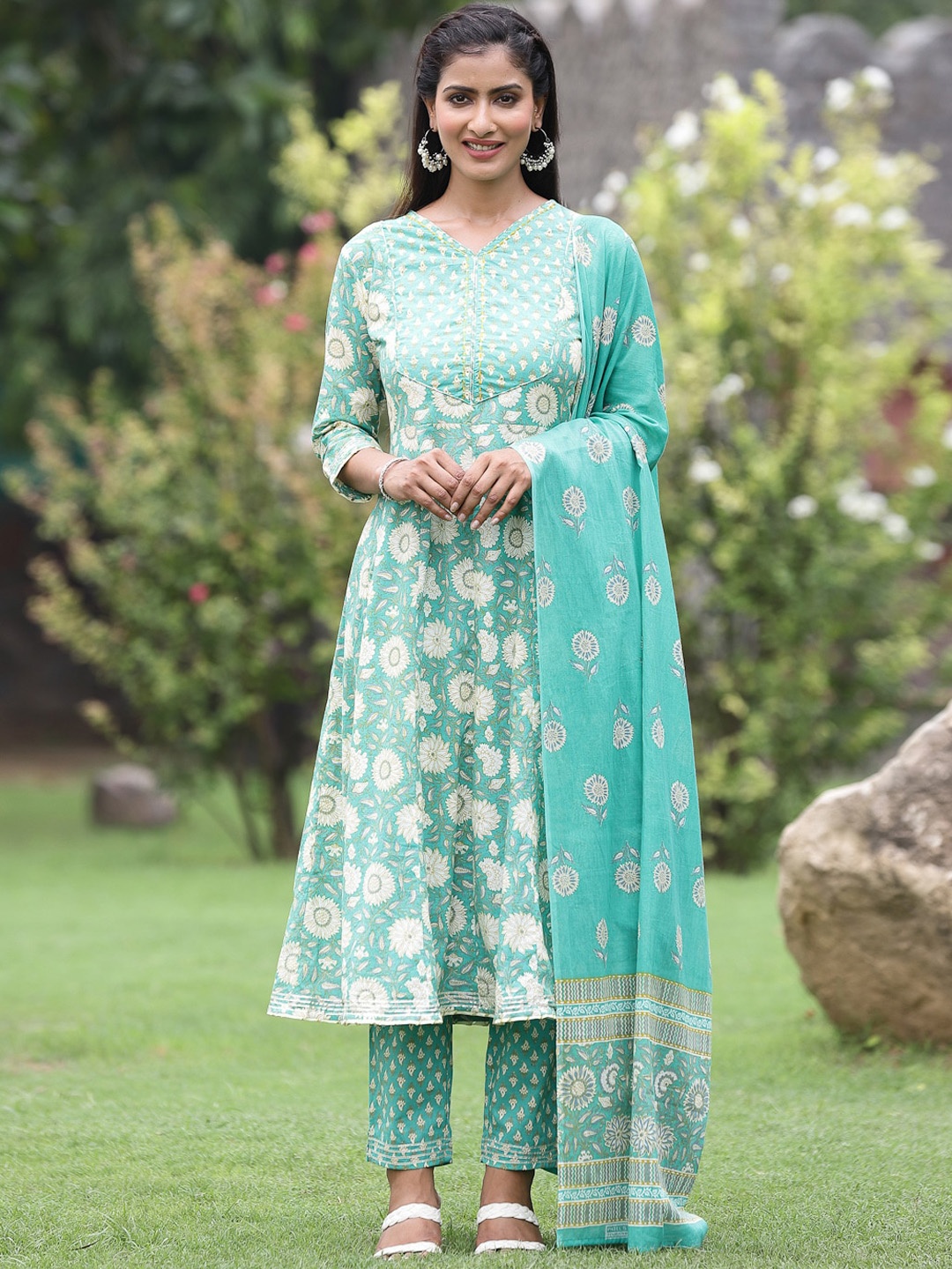 

Juniper Women Green Floral Printed Kurta with Trousers & With Dupatta