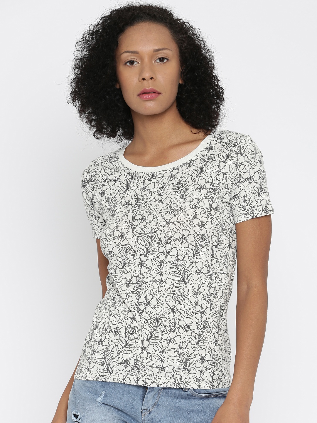 

Aeropostale White & Black Printed T-shirt