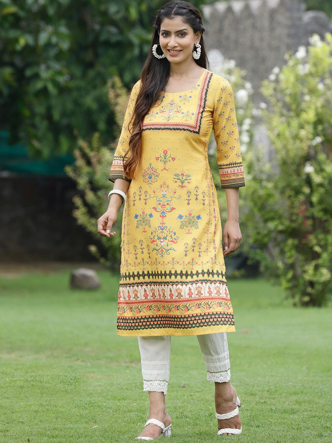 

Juniper Women Yellow Floral Printed Crepe Kurta