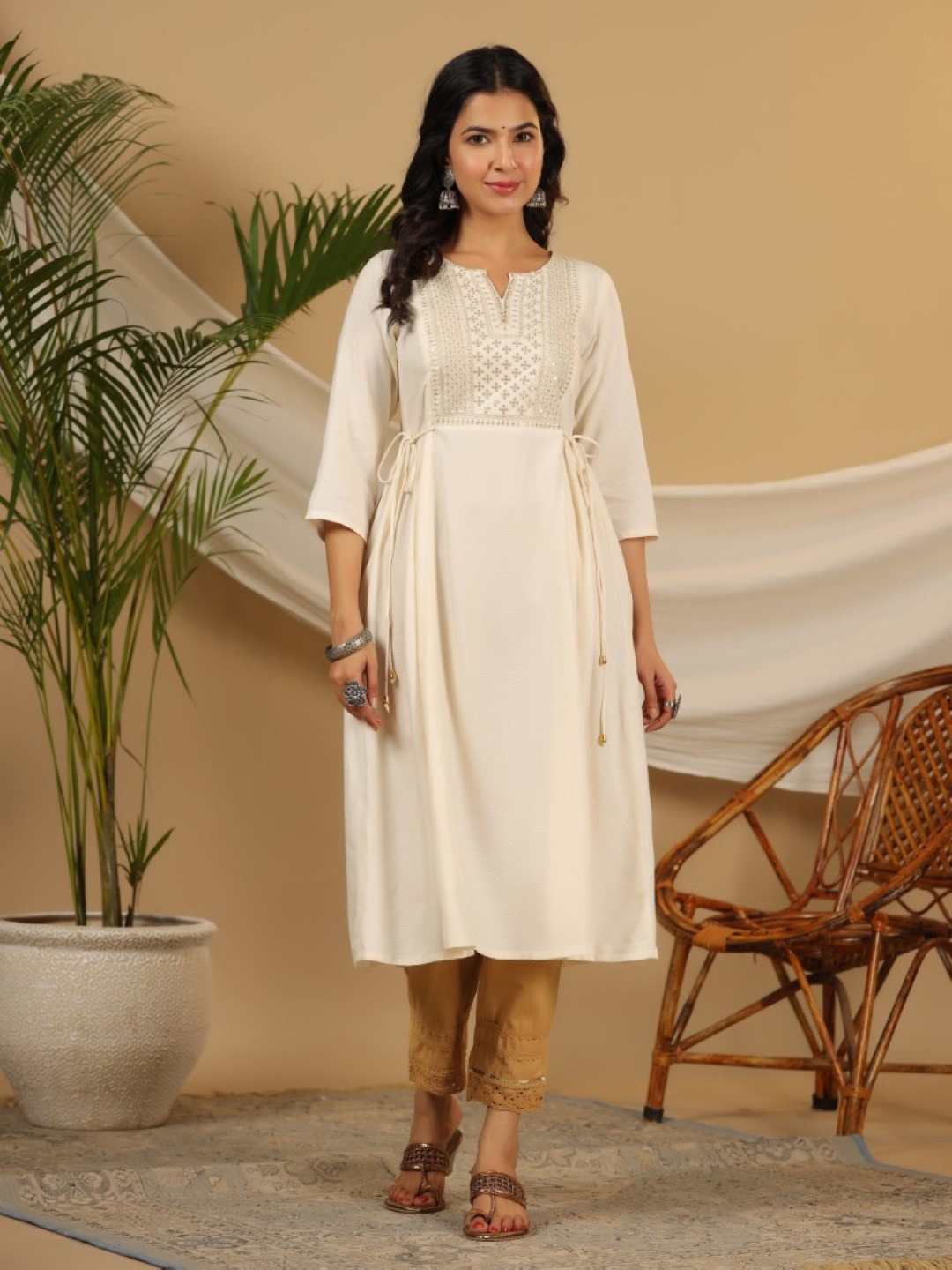 

Juniper Women Off White Geometric Embroidered Kurta