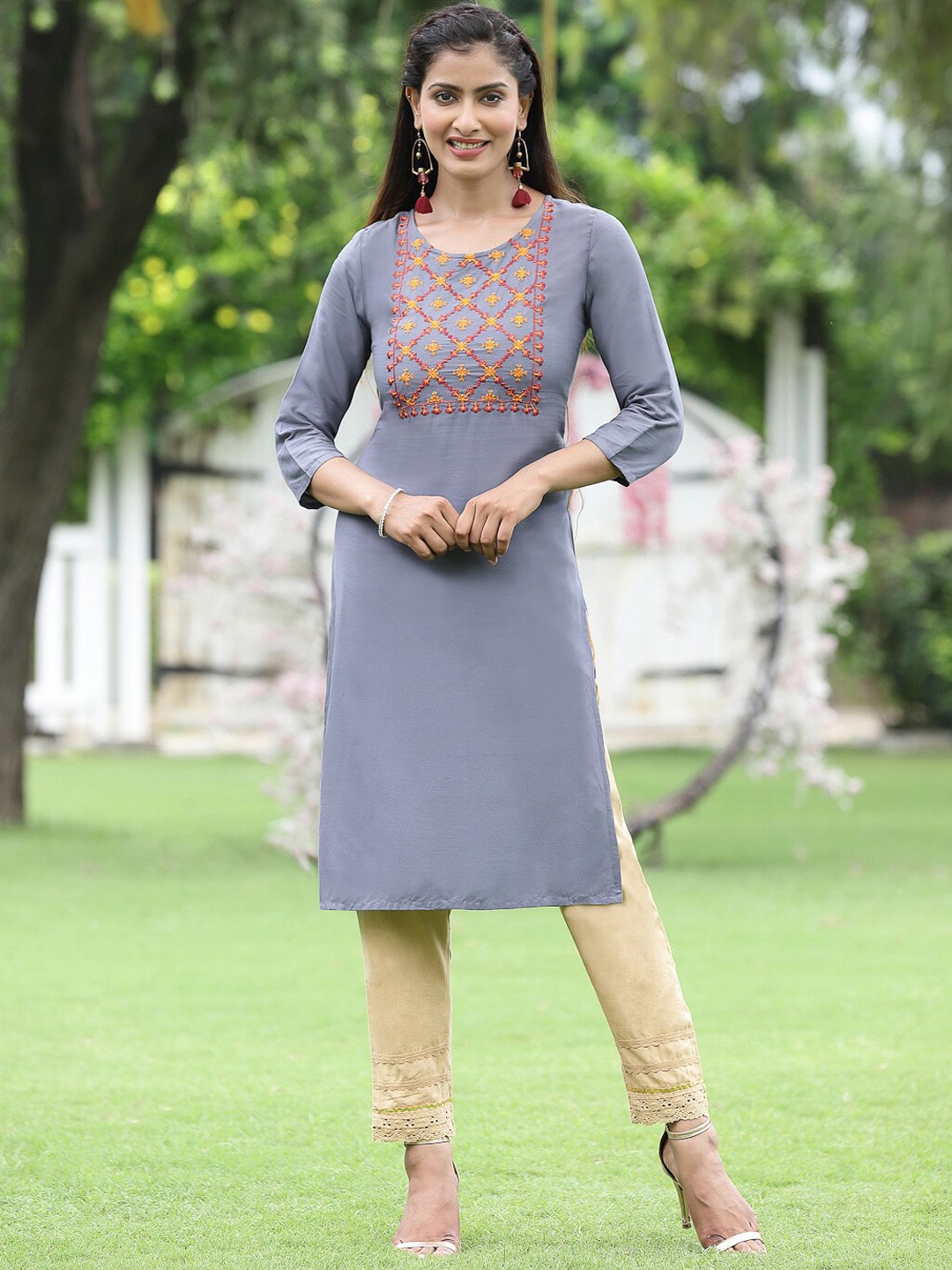 

Juniper Women Blue Geometric Yoke Design Flared Sleeves Thread Work Kurta