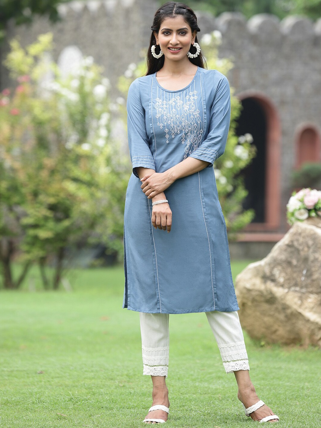 

Juniper Women Grey Geometric Yoke Design Flared Sleeves Thread Work Kurta