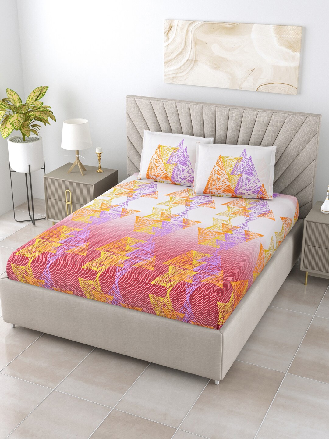 

BOMBAY DYEING Brown & Yellow Geometric 144 TC King Bedsheet with 2 Pillow Covers