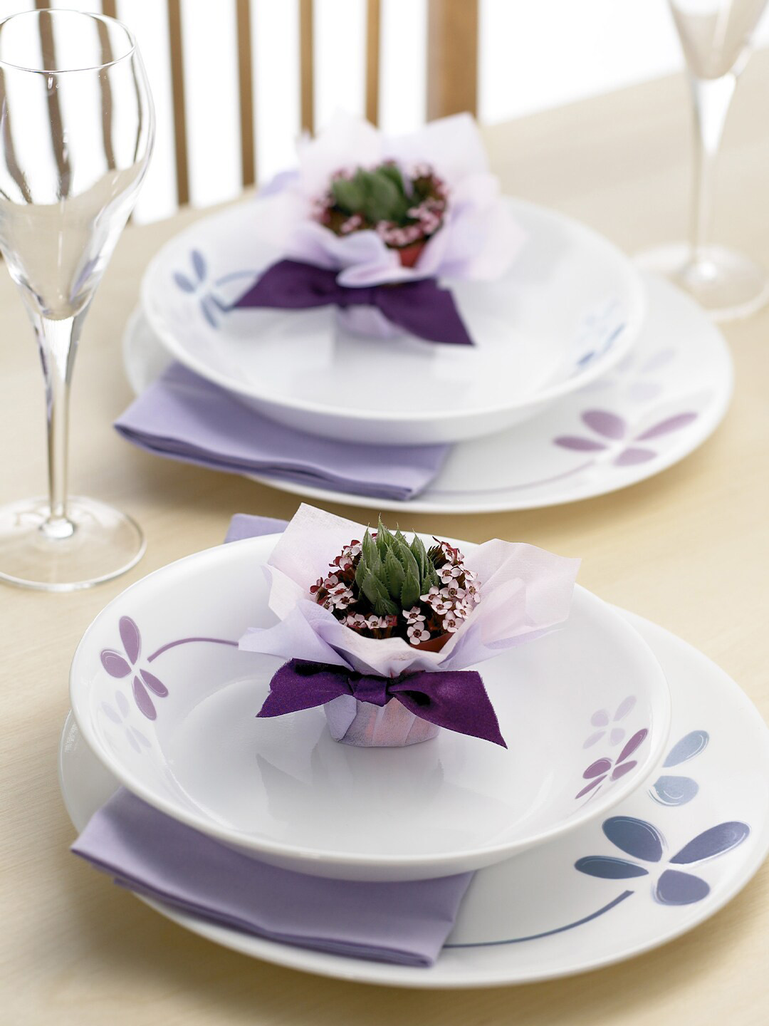 

Corelle White & Purple Set of 21 Dishwasher & Microwave Safe Vitrelle Glass Dinner Set