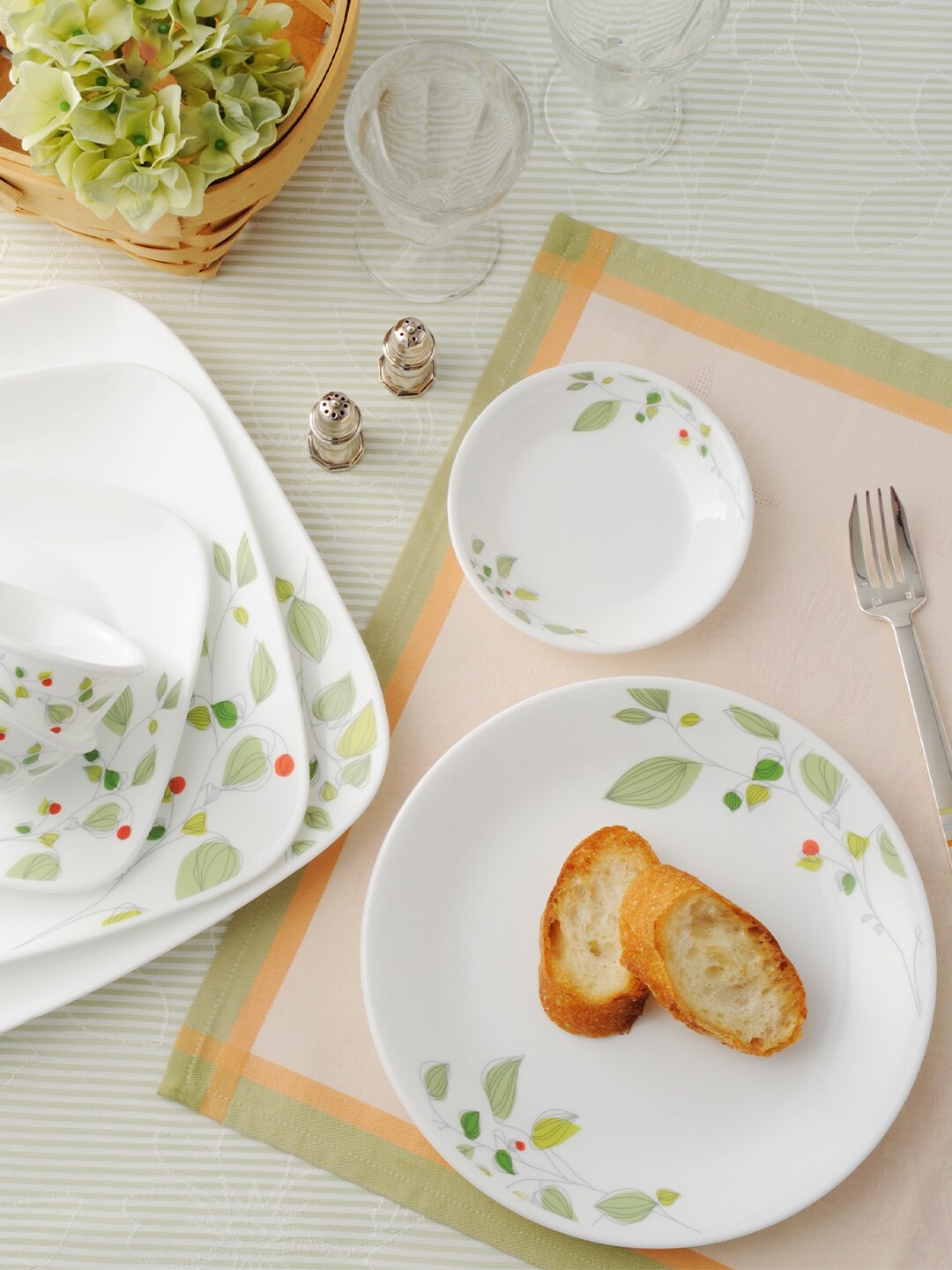 

Corelle White & Green Set Of 14 Dishwasher & Microwave Safe Vitrelle Glass Dinner Set