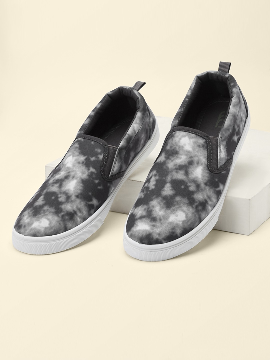 

Ajile by Pantaloons Men Grey Printed Slip-On Sneakers
