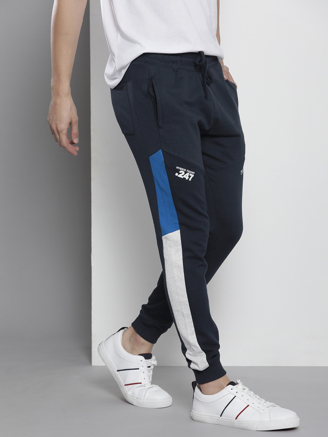 

The Indian Garage Co Men Navy Blue & White Colourblocked Joggers