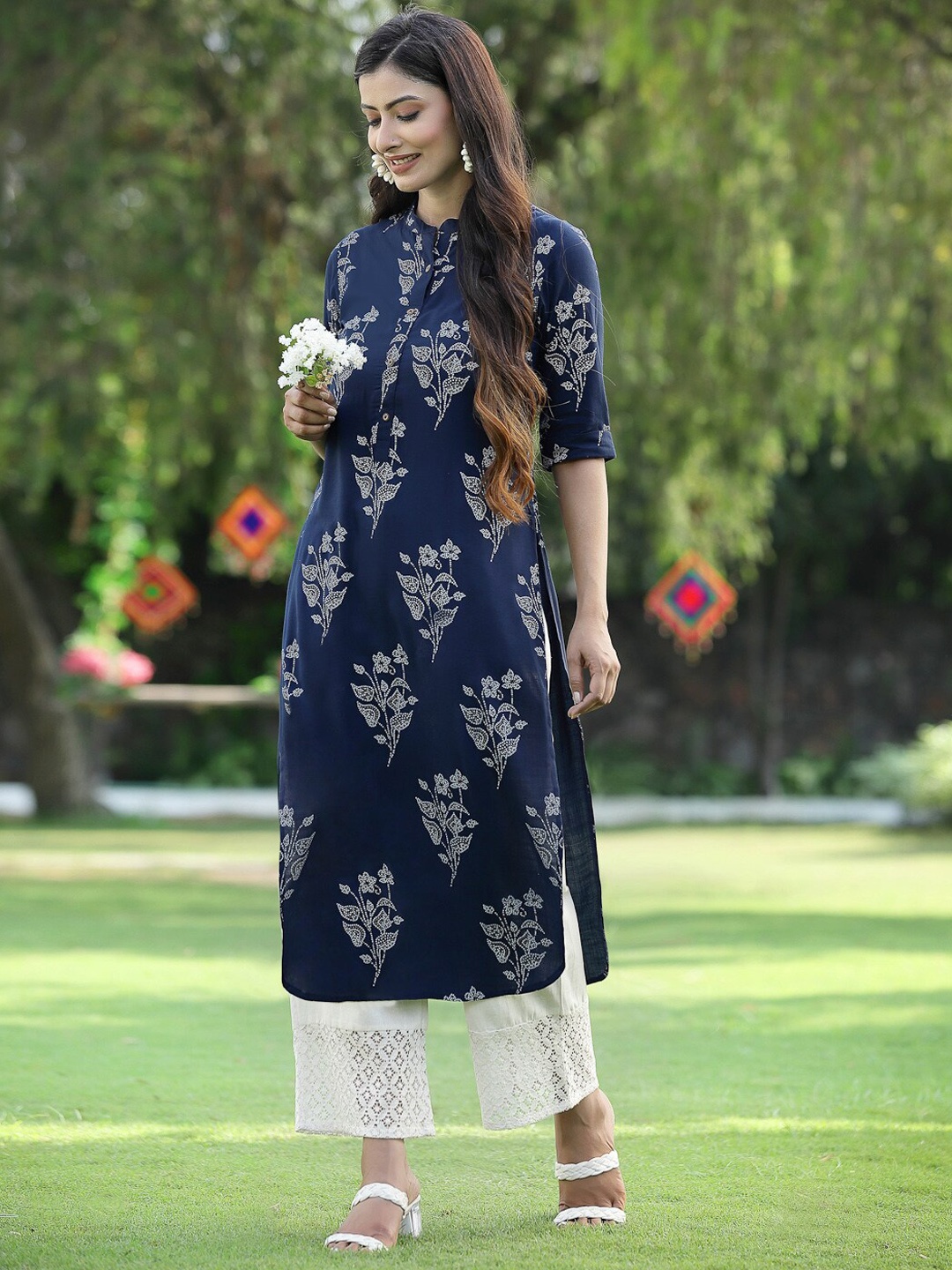 

Juniper Women Blue Floral Embroidered Kurta