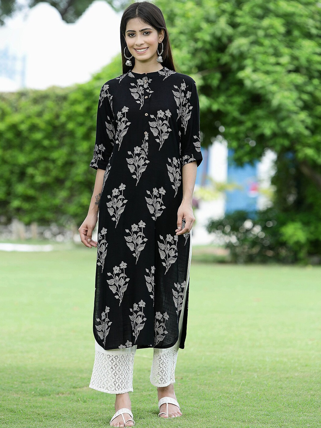 

Juniper Women Black Geometric Dyed Flared Sleeves Thread Work Pathani Kurta