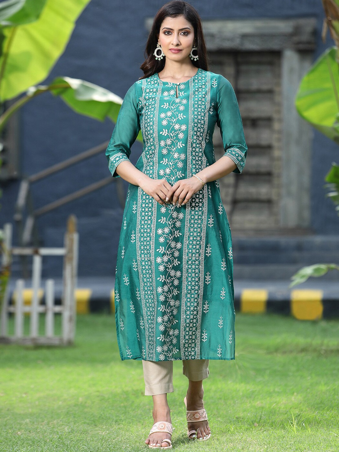 

Juniper Women Green Geometric Chanderi Silk Kurta