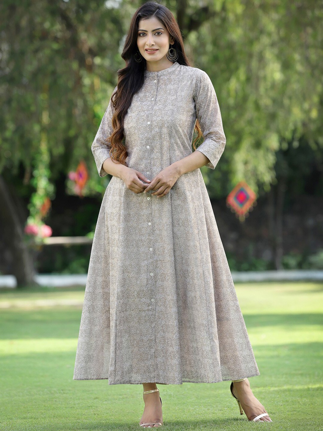 

Juniper Women Beige Checked Flared Sleeves Thread Work Chanderi Silk Anarkali Kurta