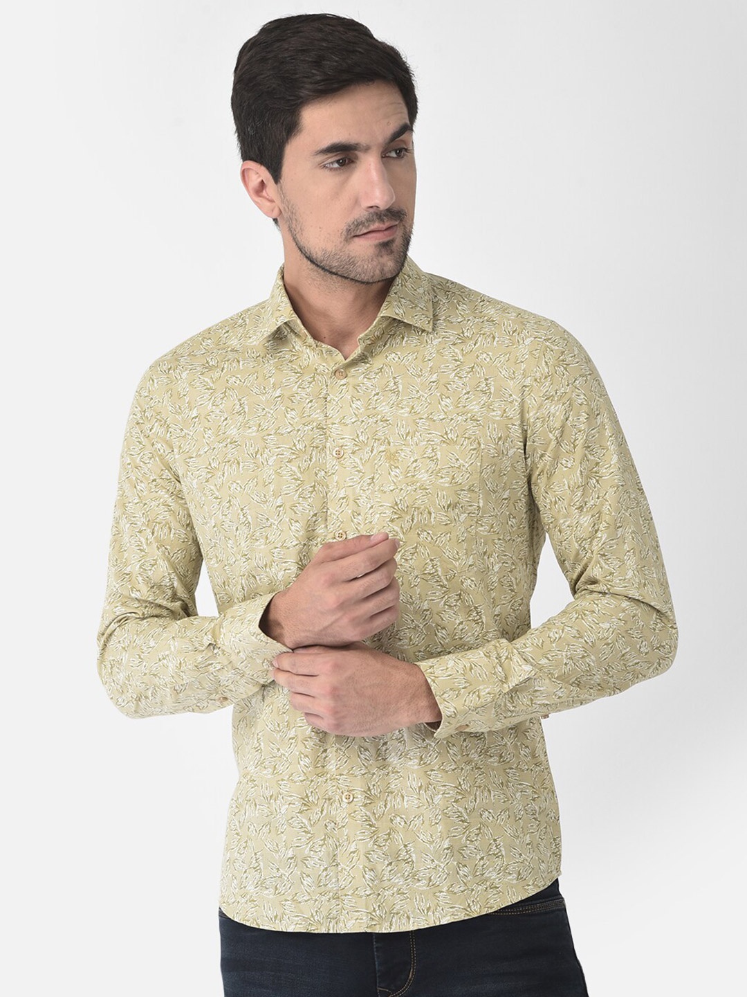 

Crimsoune Club Men Beige Slim Fit Floral Printed Casual Shirt