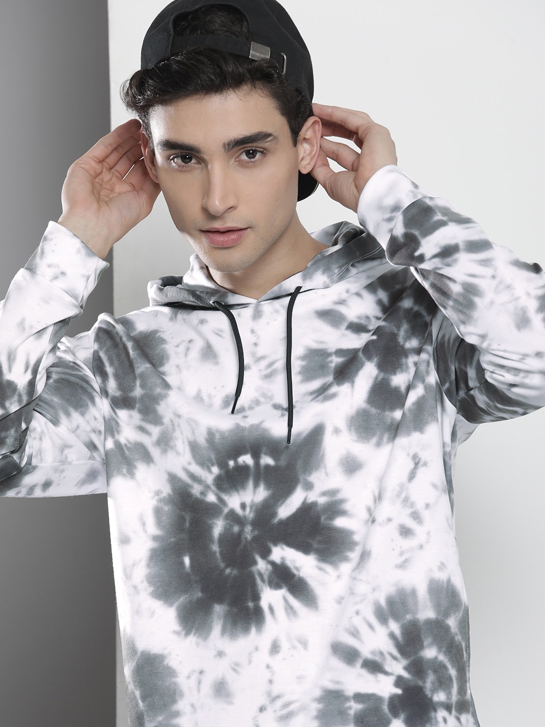 

The Indian Garage Co Men Grey Printed Hooded Sweatshirt