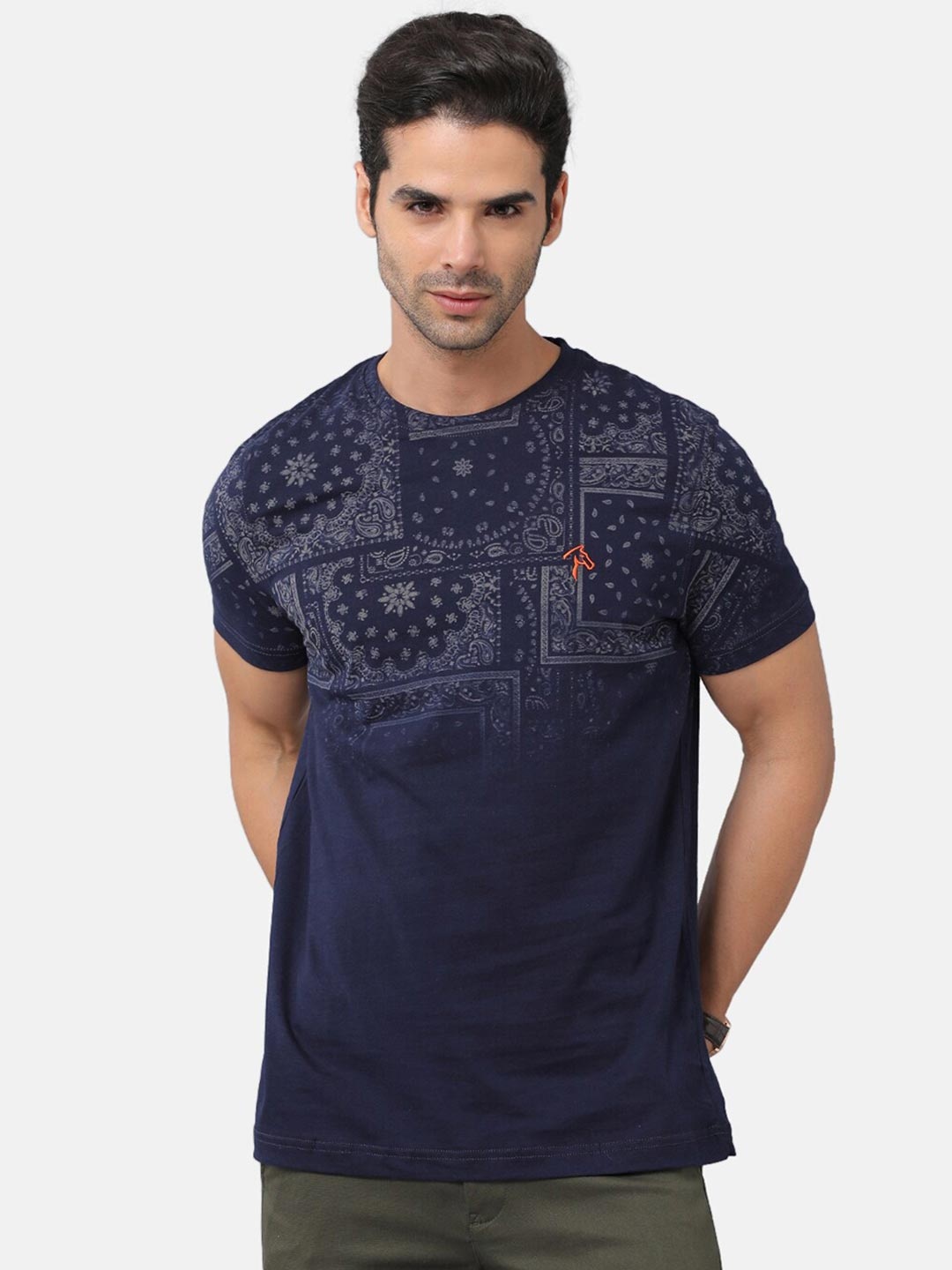 

CP BRO Men Navy Blue Checked Extended Sleeves Slim Fit T-shirt